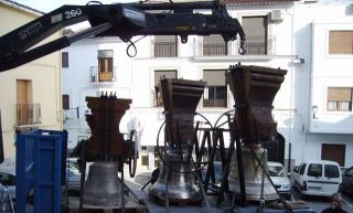 Les campanes restaurades, en la Plaça de l´Ajuntament