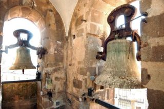 En algunas campanas, como las de San Juan, es visible la suciedad y el paso del tiempo