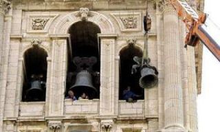 La campana Santo Rostro fue colocada en primavera en el campanario tras su restauración