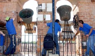 Tres campaneros durante la exhibición en el encuentro de Villavante. Foto Peio García