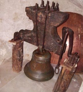 La campana, dedicada a «San Jaime», en la iglesia parroquial
