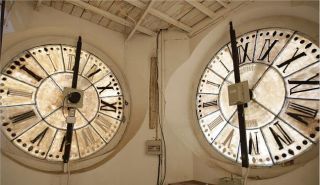 Interior de la torre del reloj del Ayuntamiento de Valencia donde cada una de las cuatro esferas tiene un motor que mueve las saetas