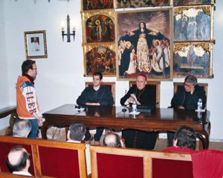 Audiència de l´Arquebisbe amb els campaners de la diòcesi - El president dels campaners de Moixent, explicant l´activitat de l´associació