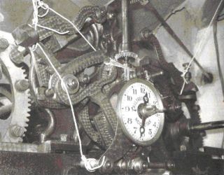 Maquinaria actual del reloj del campanario. Foto Associació Cultural Font Bona.