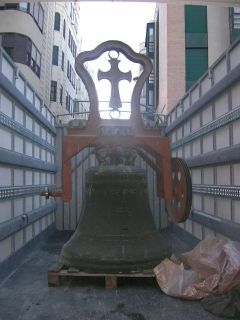 La campana antes de la restauración - AUTOR: GÓMEZ, Francisco (INDUSTRIAS MANCLÚS S. C. V.)