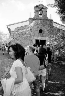 La cola para repicar las campanas en la ermita de San Roque de Candás.  - Autor: BENGOA, G.