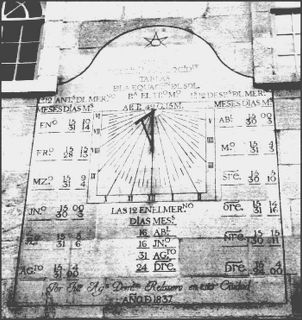 Reloj de Sol Vertical declinante en la Concatedral de Vigo - Autor: CLUB DE ASTRONOMÍA APÓSTOL SANTIAGO