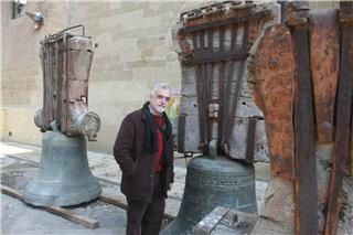 Francesc Llop, autor del proyecto, ayer entre las campanas 