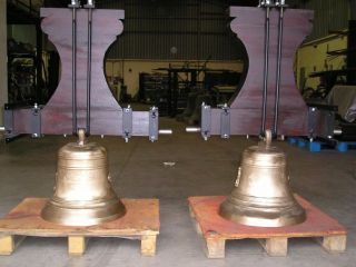 Las campanas restauradas - Autor: GÓMEZ, Francisco (INDUSTRIAS MANCLÚS S. C. V.)