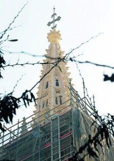 Inicio del desmontaje del andamio en la iglesia - Autor: MARSILLA, Irene