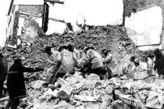 TRAGEDIA. Imagen de las labores de rescate de los cuerpos de las ancianas de Murla fallecidas en 1990