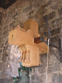 Matraca de la torre campanario de la parroquia del Salvador de Manzanera