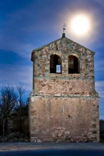 La iglesia de Nieva de Calderuela, sin las dos campanas - Autor: BAENA, José Ramón