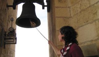 Els Campaners toquen les campanes per anunciar la sortida dels Gegants i la Mulassa - Autor: http://festesreus.cat