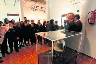Imagen de la actividad la Pieza del Mes, ayer en el museo. - Autor: europasur.es