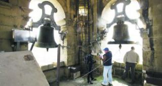 Grandes. Las dos campanas de mayor tamaño, Olegario y De la Trinidad, se utilizan sobre todo con toques especiales y solemnes. - Autor: DE LA HERA, F.