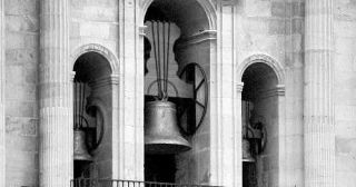 Imagen panorámica de las campanas, que lucen su restauración tras intensos meses de trabajo en un taller murciano. Carlos Criado