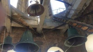 Disposición  interna  de  campanas  en  torre