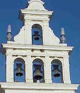 Las cuatro campanas de la espadaña de la ermita del Rocío