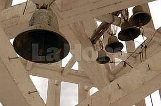 En la torre de La Catedral las campanas fueron entonadas con la energía y la fe de Fausto Altamirano y Cecilia Vargas. - 