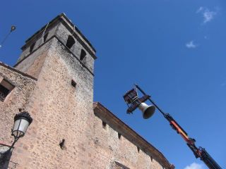 Nuevas campanas para la torre de El Salvador de Manzanera