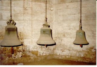 Les tres campanes antigues - Foto BOS i BOLÓS, Josep (2003)