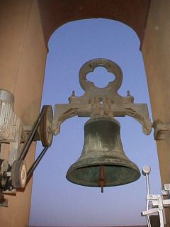 El campanario de la iglesia de Náquera ya se ha inclinado 30 centímetros y todavía no se ha desestabilizado - Foto MARTÍNEZ, Vicente