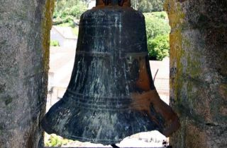 La antigua campana, que será sustituida el viernes - Autor: D. P.