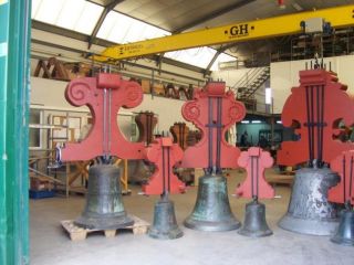 Imagen de las labores de la restauración de las campanas de Valverde - Autor L. O.